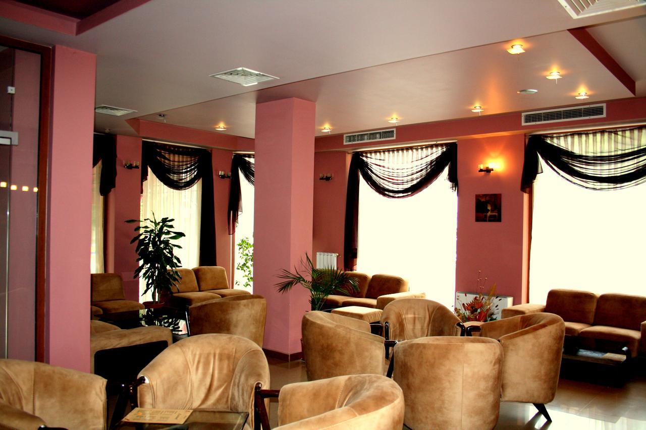 Hotel Elegant Karnobat Exteriér fotografie